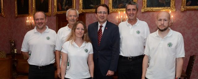 Bergretter erklommen das Rathaus 7